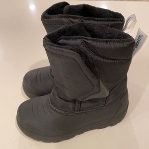 Toddler unisex solid black snow boots. Only worn once to the mountain.